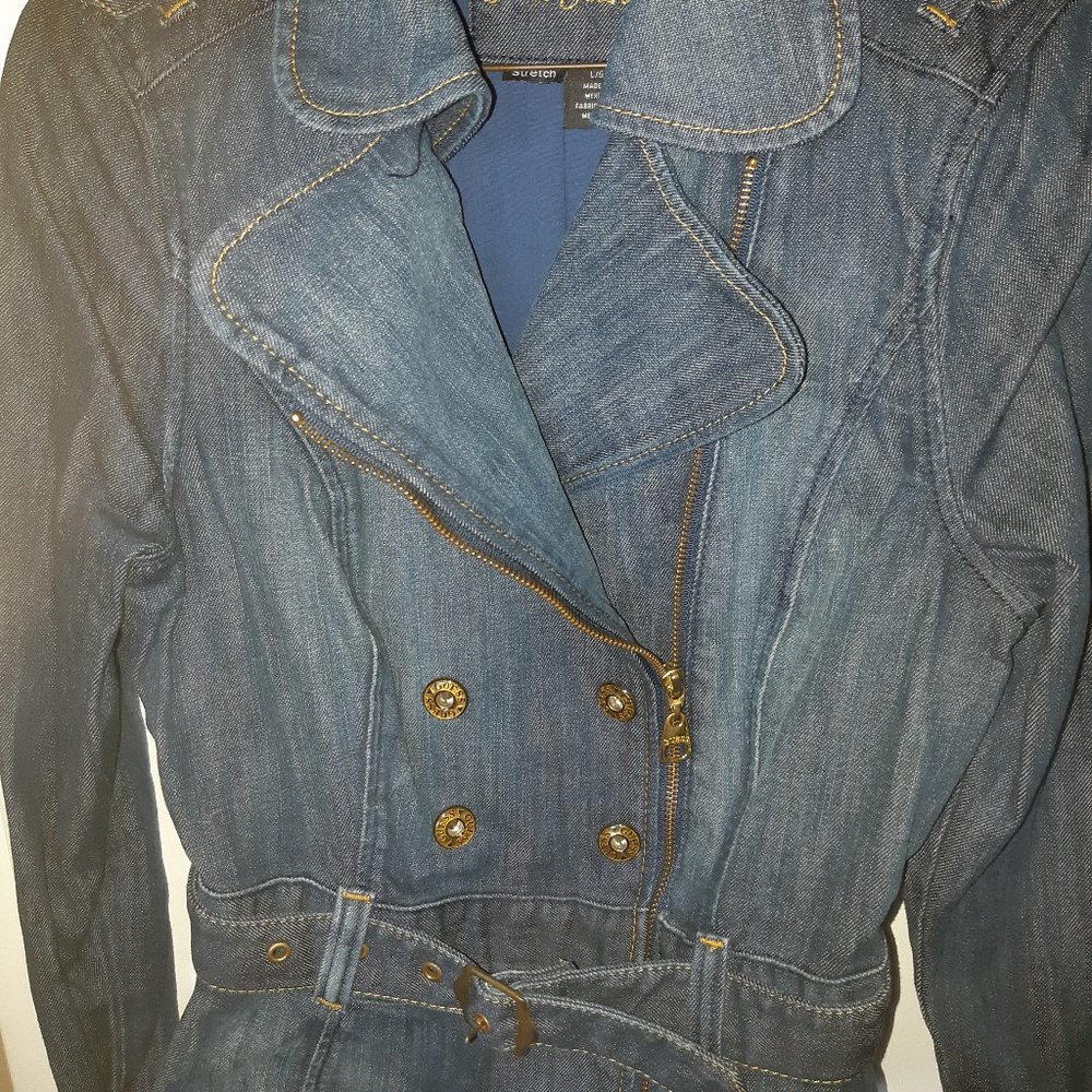 Womans fitted jean jacket